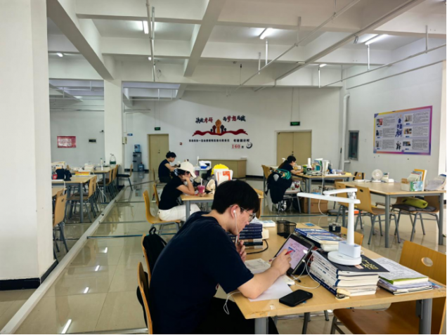 以境润心 以服育人—leyu乐鱼中国体育官网图书馆暖心护航学子考研逐梦路