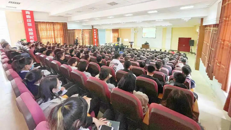 艾志强院长报告会现场.jpg